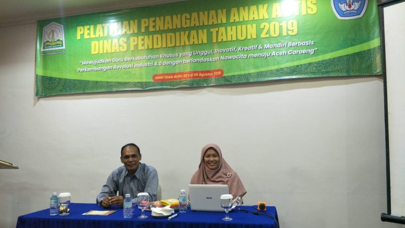 Nanny Ria (Kepala SLB TNCC) sebagai narasumber dalam Workshop penanganan murid tunalaras untuk guru SLB se Provinsi Aceh 
