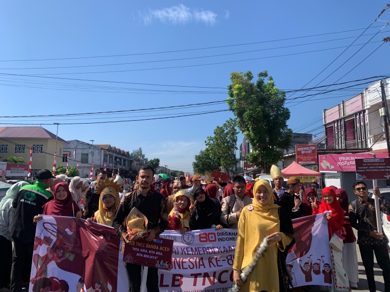 Tim SLB TNCC taklukkan 4.18 km dalam pawai budaya 2025